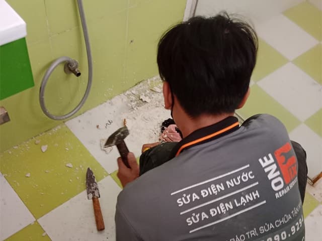 Bồn Cầu Xổm Có Két Nước: Cách Lắp Đặt Tại Nhà TPHCM