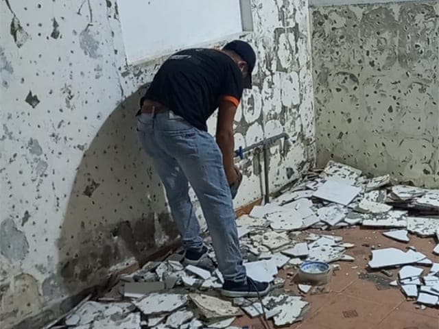 Sử dụng nội thất gỗ và tông màu trung tính mang lại vẻ đẹp ấm cúng và sang trọng cho phòng ngủ 20m2.