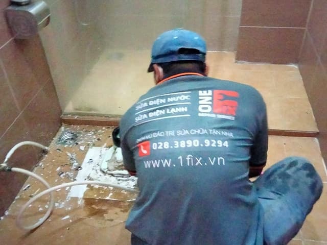 Một mẫu phễu thoát sàn chống mùi bằng inox 304 với cơ chế bẫy nước hiệu quả.