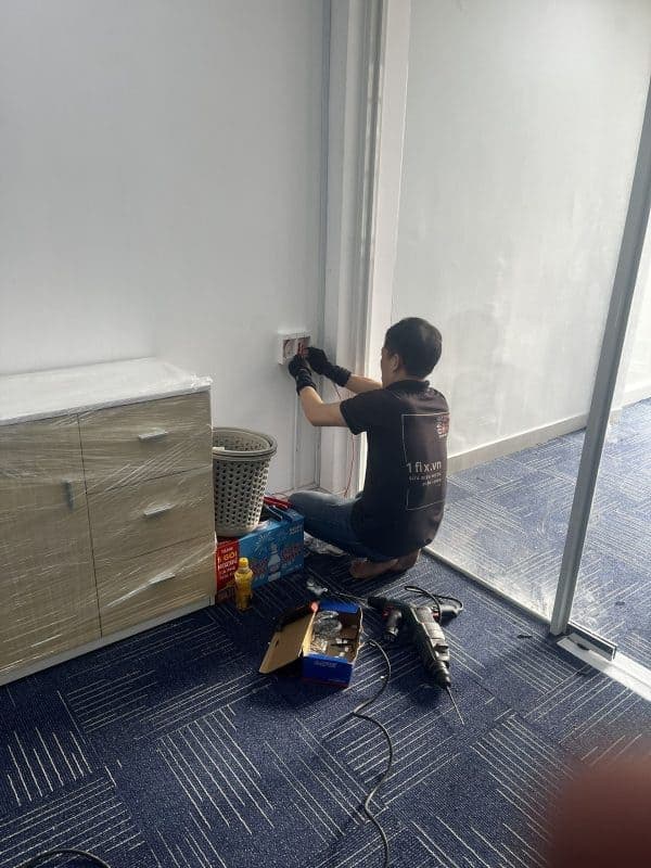 Búa đóng đinh nẹp điện: Cách đóng chuẩn & An toàn