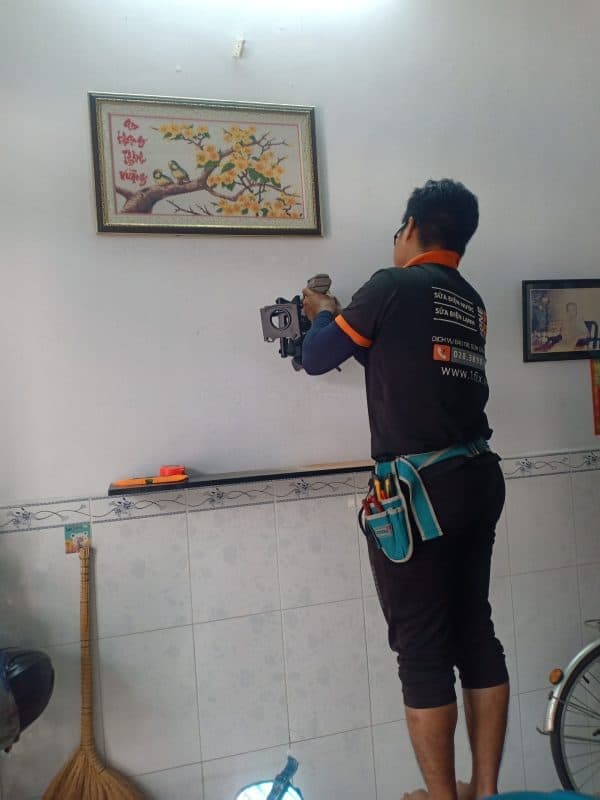 Cách lấy vít nở ra khỏi tường đơn giản tại nhà