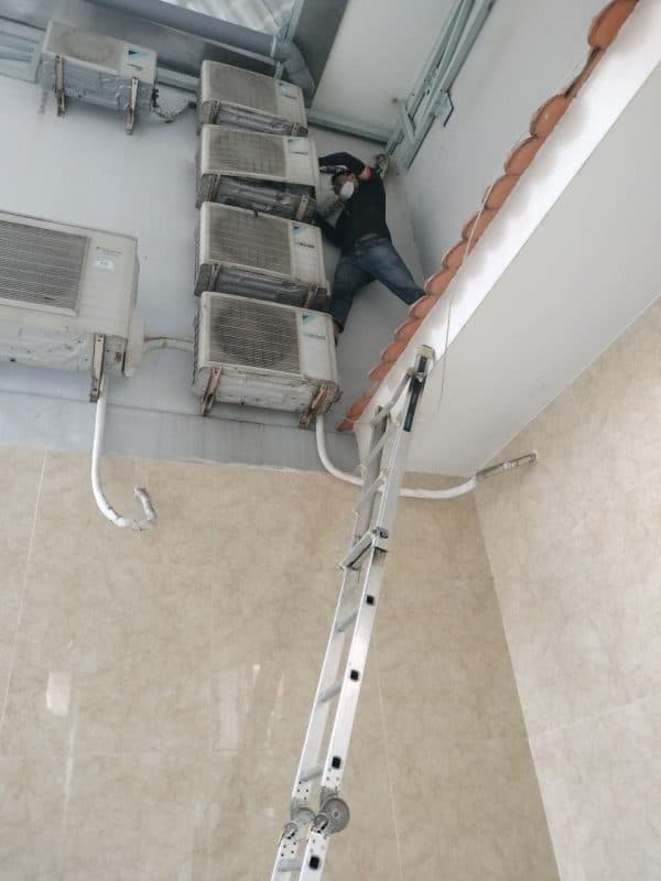 Cục Nóng Daikin Kêu To: Nguyên Nhân & Cách Khắc Phục