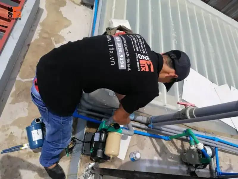 Hệ thống máy bơm nước được lắp đặt hoàn chỉnh và an toàn bởi 1Fix.