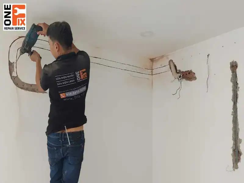 Sử dụng đèn khò để hàn ống đồng là phương pháp đòi hỏi kỹ thuật và kinh nghiệm cao.