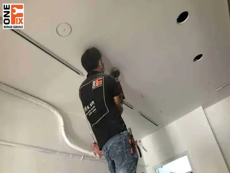 Lắp đặt bóng đèn đúng kỹ thuật giúp tăng tính thẩm mỹ và giá trị cho không gian sống.