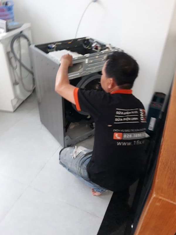 Màn hình máy giặt Sanyo hiển thị mã lỗi E1