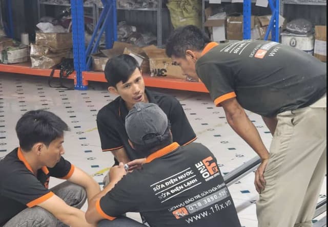 Thợ 1Fix đang thi công điện nhà xưởng