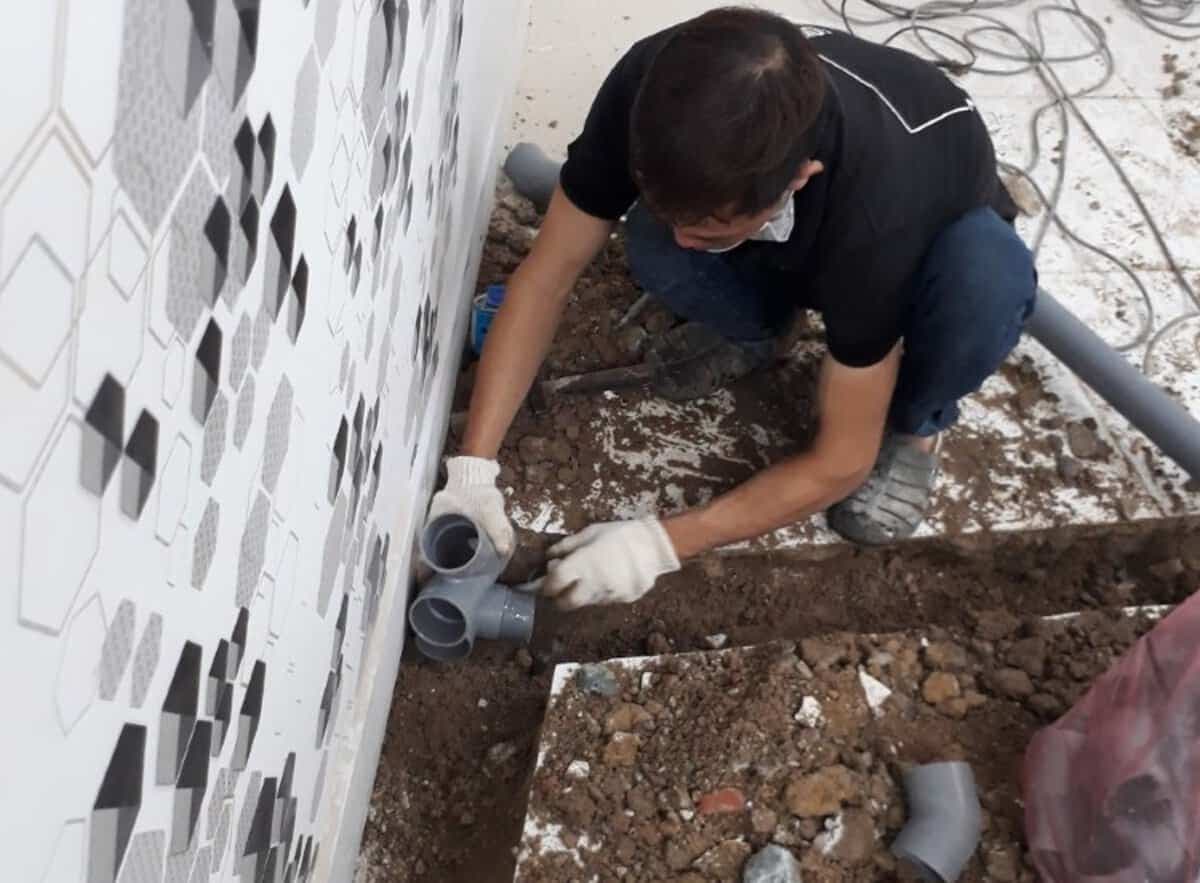 Lắp đặt hệ thống ống nước nóng lạnh âm sàn cho spa