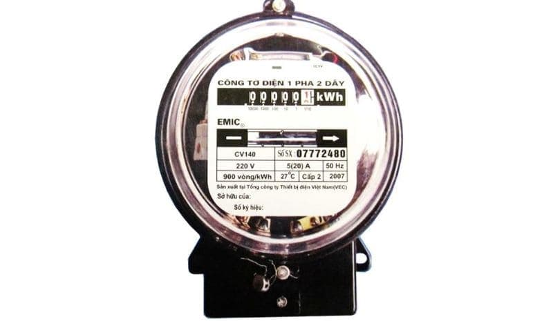 Đồng hồ điện tử hiện đại hiển thị thông số trên màn hình LCD.