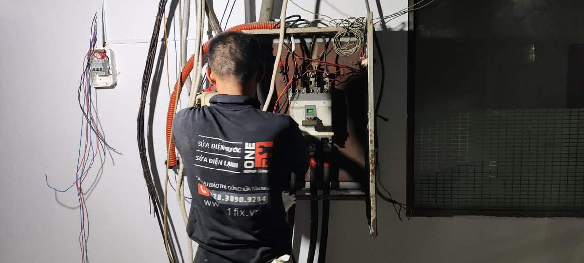 Thuê Thợ Điện TPHCM Giá Rẻ, Uy Tín [2026]