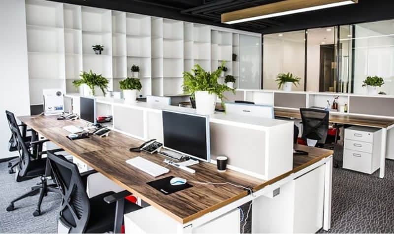 Thợ 1Fix đang trong quá trình thi công, sửa chữa văn phòng.