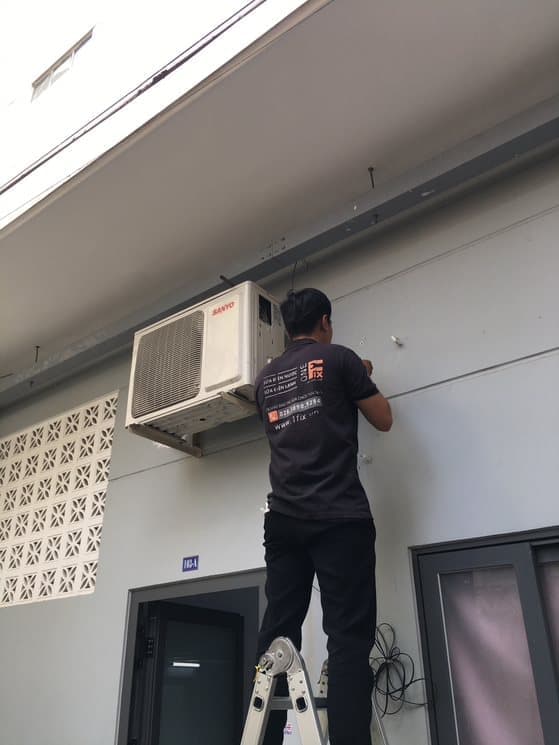 Cục nóng máy lạnh được thiết kế để lắp đặt ngoài trời.