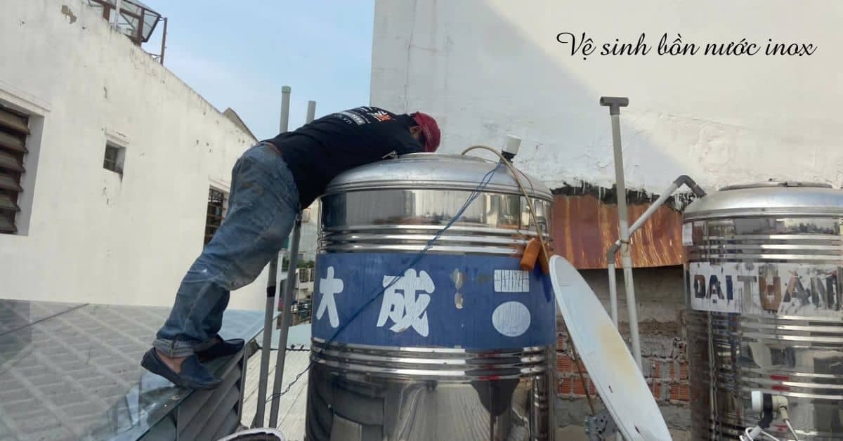 Bồn nước inox sạch sẽ, sáng bóng sau khi được vệ sinh đúng cách