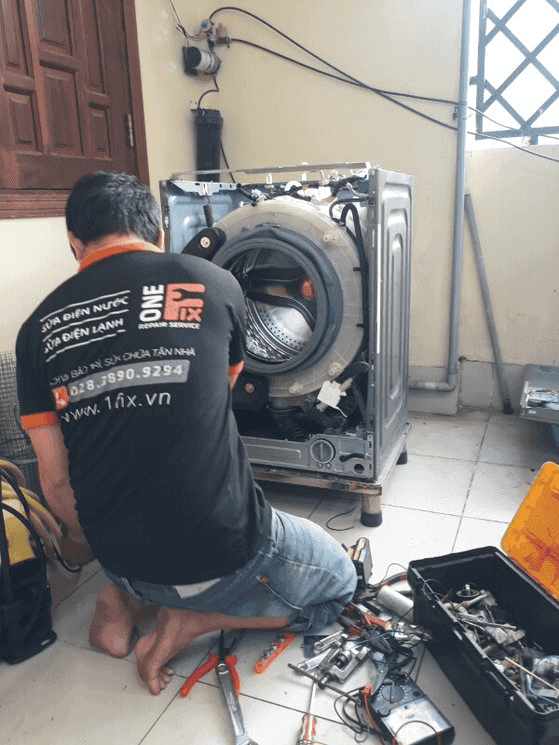 Cận cảnh phao cảm biến mực nước của máy giặt Panasonic.