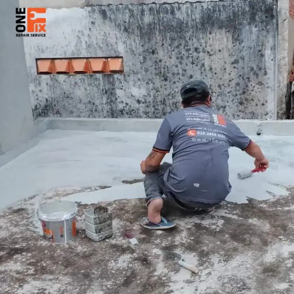 Chống thấm ban c&ocirc;ng v&agrave; tường gi&aacute;p m&aacute;i