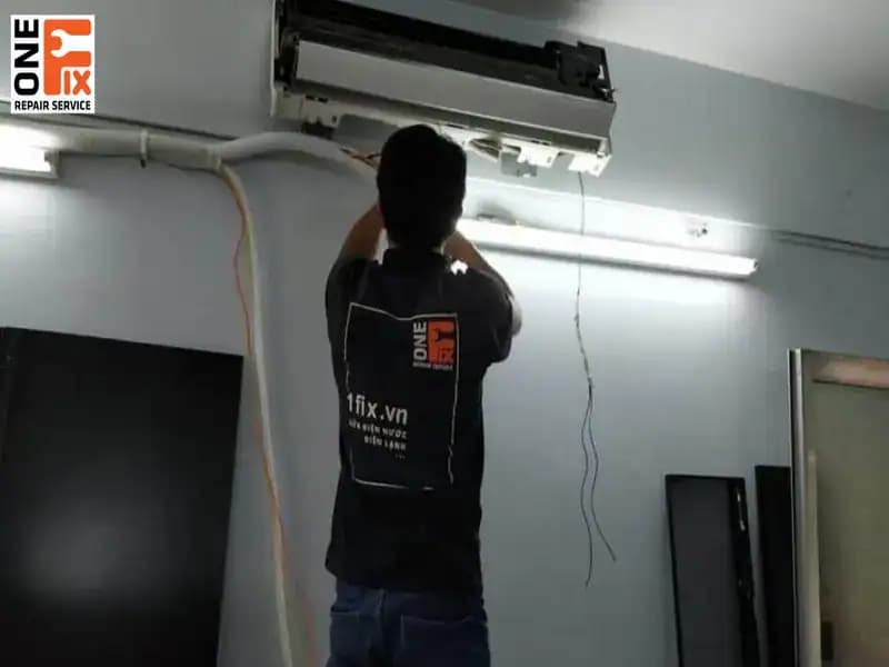 Việc kiểm tra và sửa chữa các lỗi kỹ thuật phức tạp cần được thực hiện bởi thợ có chuyên môn cao để đảm bảo an toàn và hiệu quả.