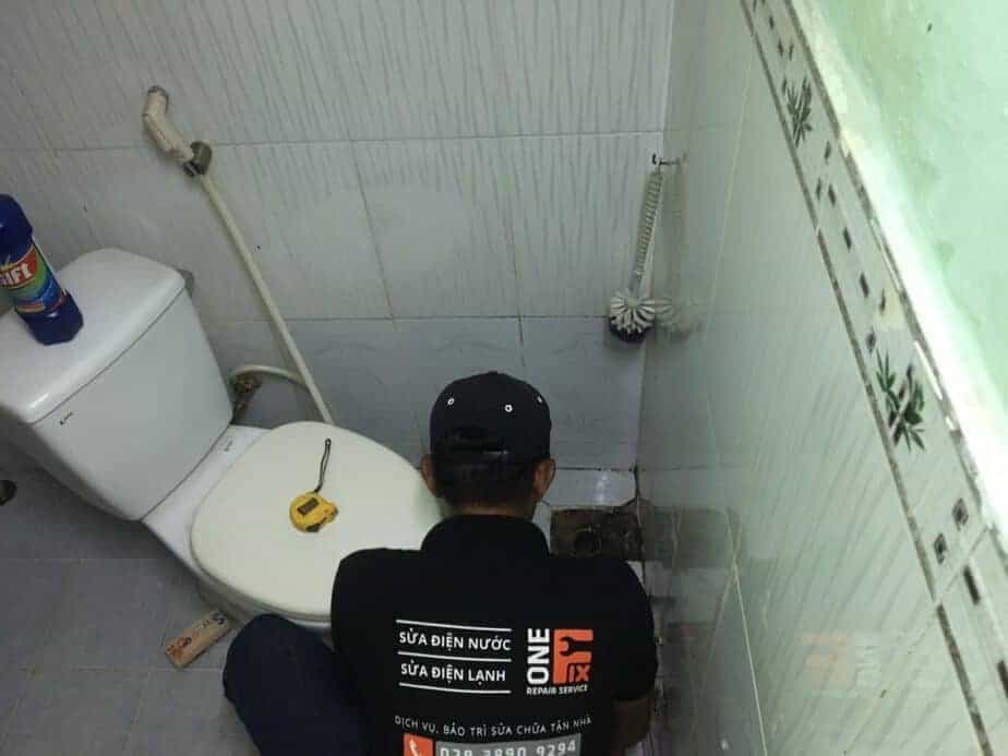 Tình trạng nước bồn cầu dâng cao và không thể thoát là dấu hiệu của tắc nghẽn nghiêm trọng.