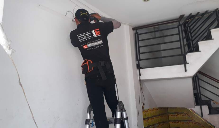 Bóng đèn huỳnh quang bị đỏ hai đầu là dấu hiệu rõ ràng cho thấy đèn sắp hỏng.