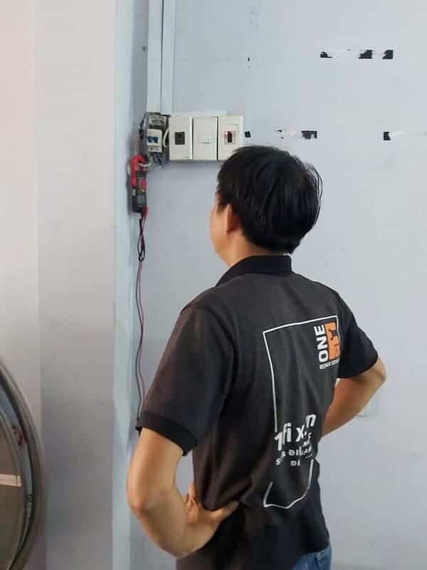 Công tắc điện bị nóng chảy do tiếp xúc kém và quá tải