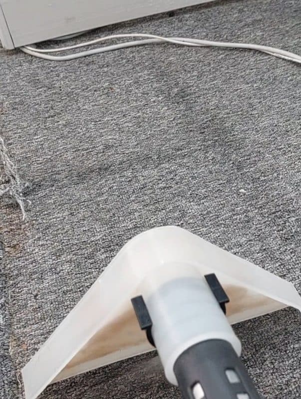 Kết quả sau khi giặt, tấm thảm trở nên sạch sẽ, màu sắc tươi mới.