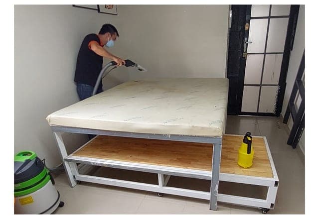 Dịch vụ tẩy vết ố và vệ sinh nệm chuyên nghiệp của 1Fix tại TPHCM