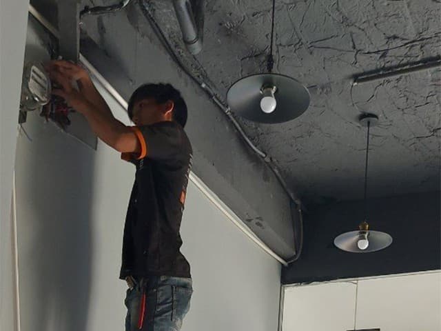 Sử dụng màu sơn sáng và ánh sáng tự nhiên để mở rộng không gian phòng ngủ 15m2