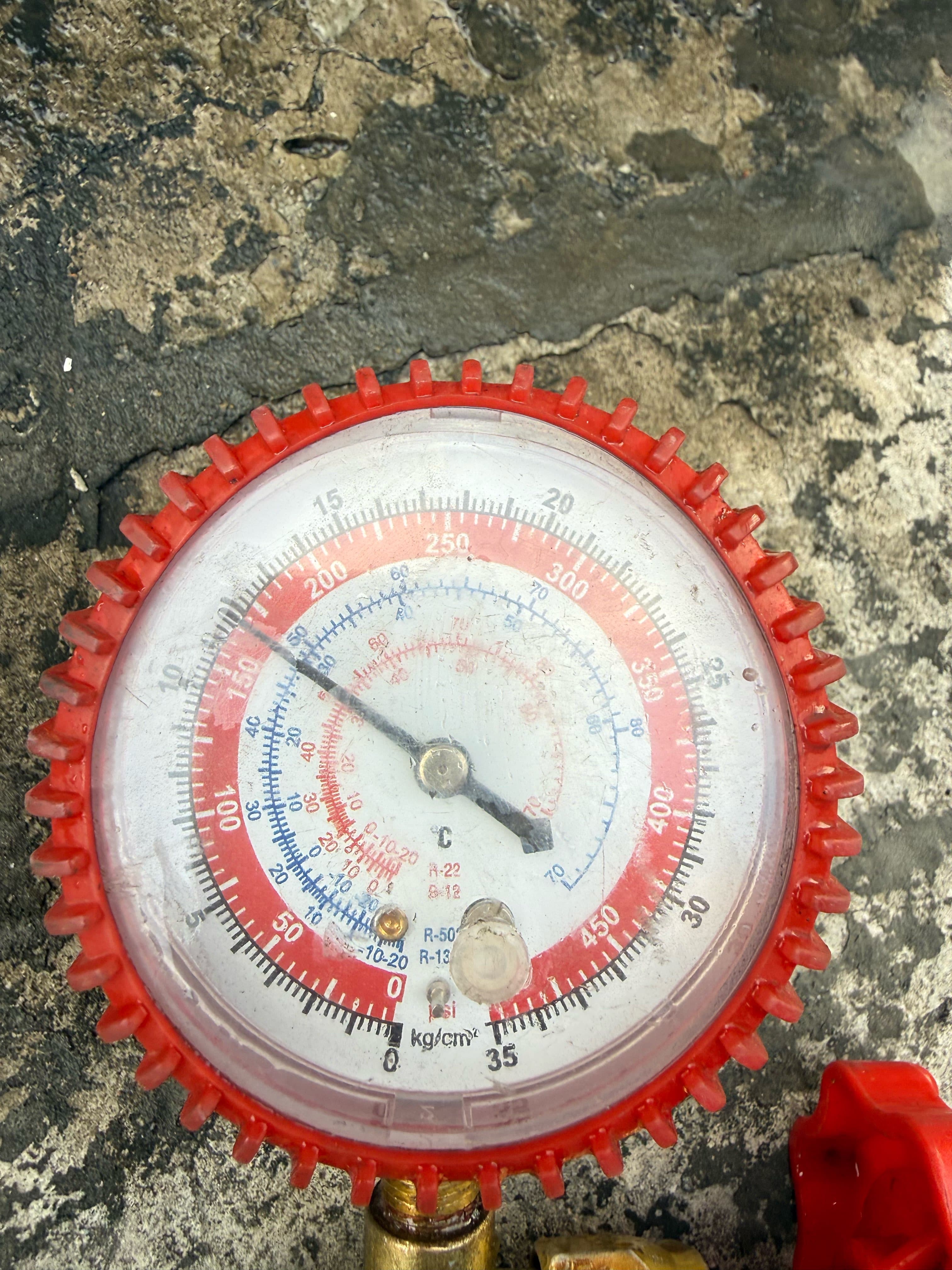 Vệ sinh máy lạnh, máy giặt