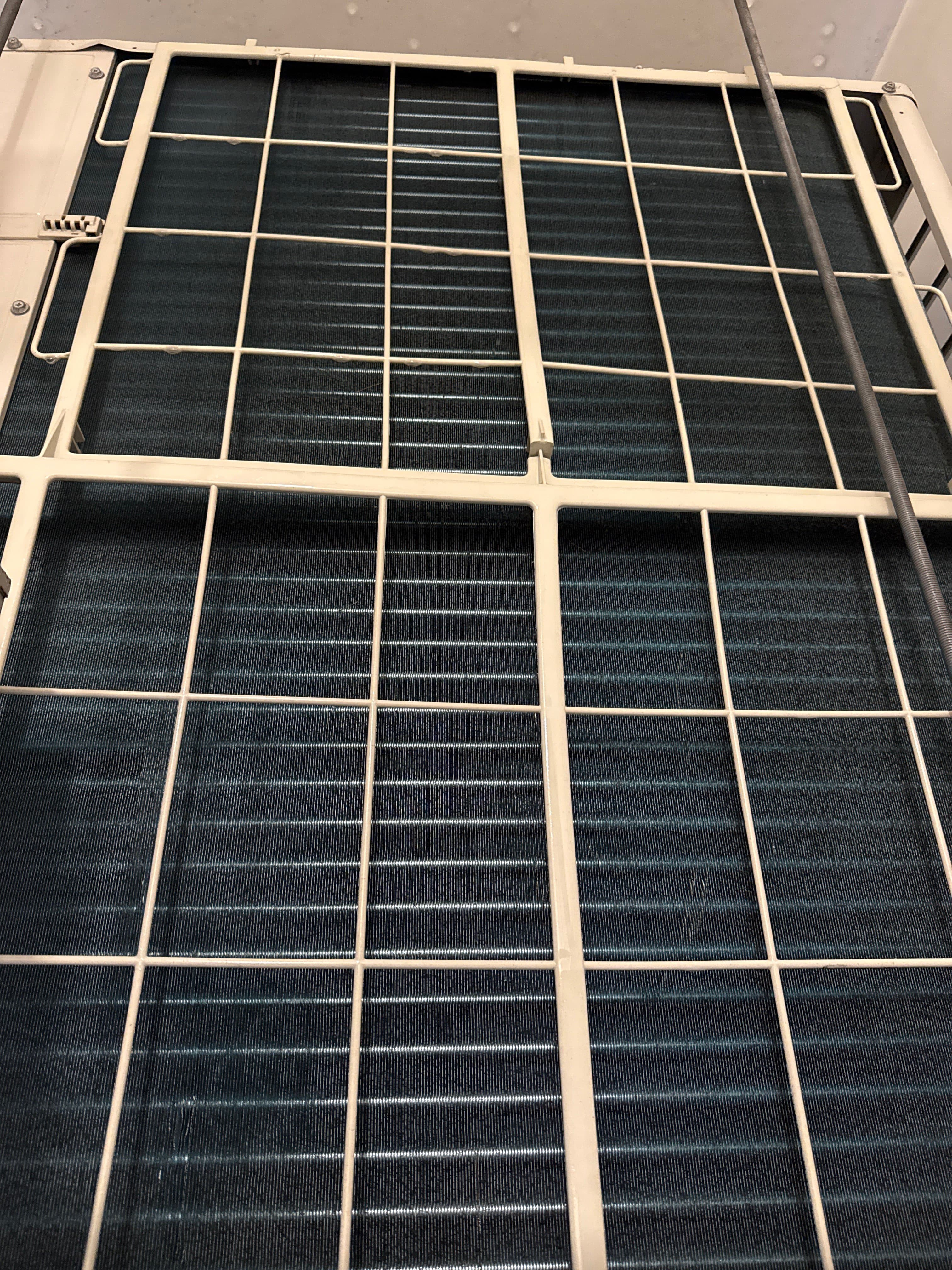 Máy lạnh chảy nước