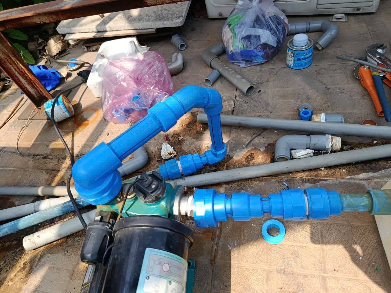 Sau khi hoàn thành sửa máy bơm nước và hệ thống ống nước PVC Bình Minh tại Tân Phú — thợ Bùi Văn An