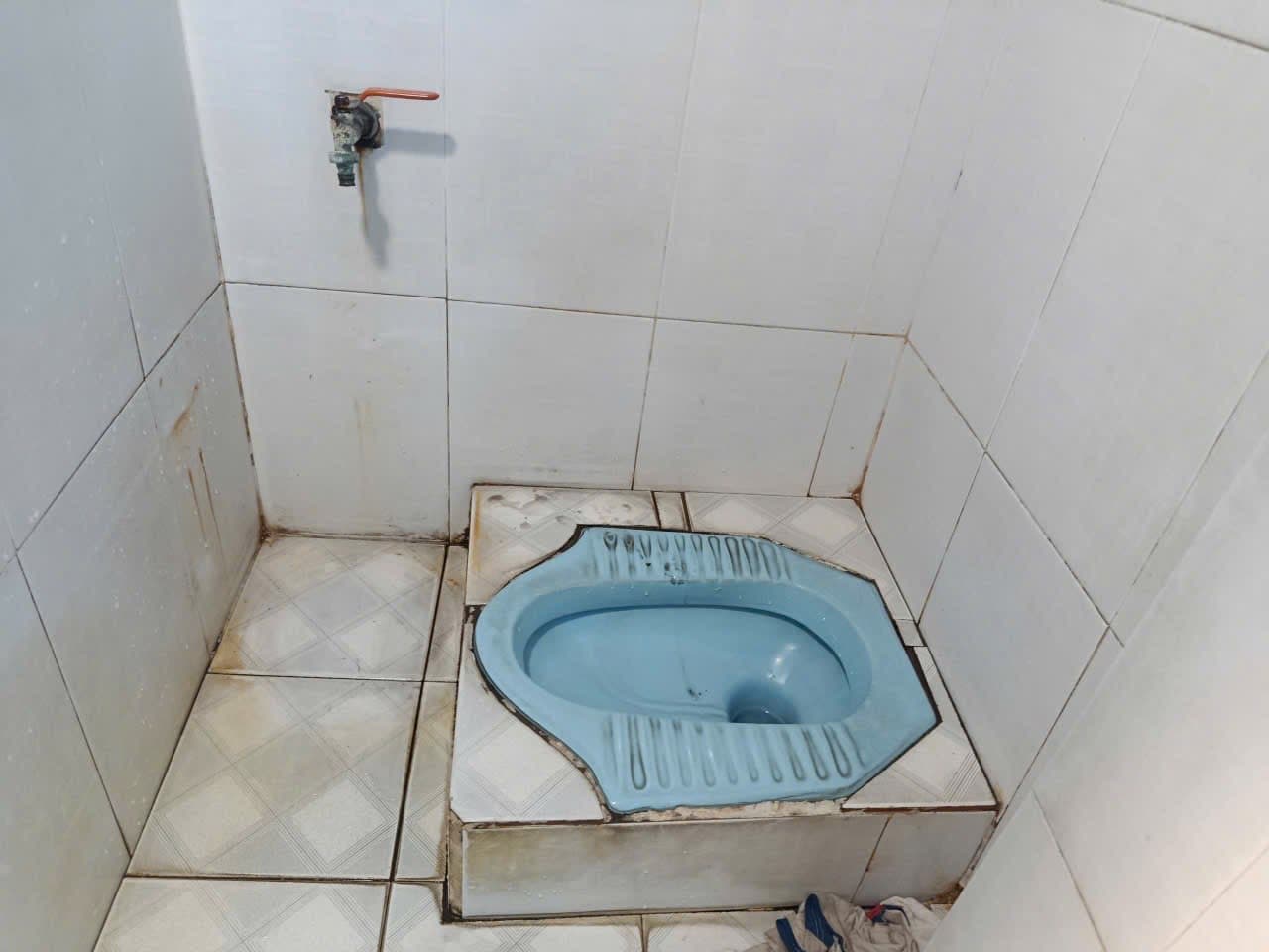Trước khi sửa - Thay Bồn Cầu Xổm Thành Bệt Tại Tân Bình - Chi Phí 2.5 Triệu