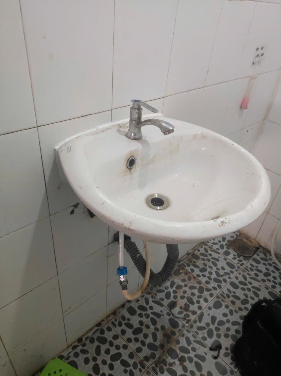 Sau khi hoàn thành sửa chậu rửa mặt tại Thủ Đức — thợ Bùi Văn An