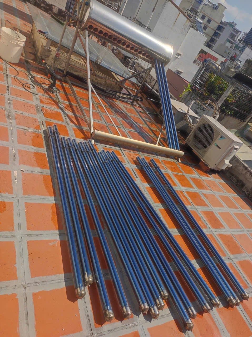 Trước sửa máy nước nóng năng lượng mặt trời Daikin tại phường 11, Quận 11 — thợ Bùi Văn An