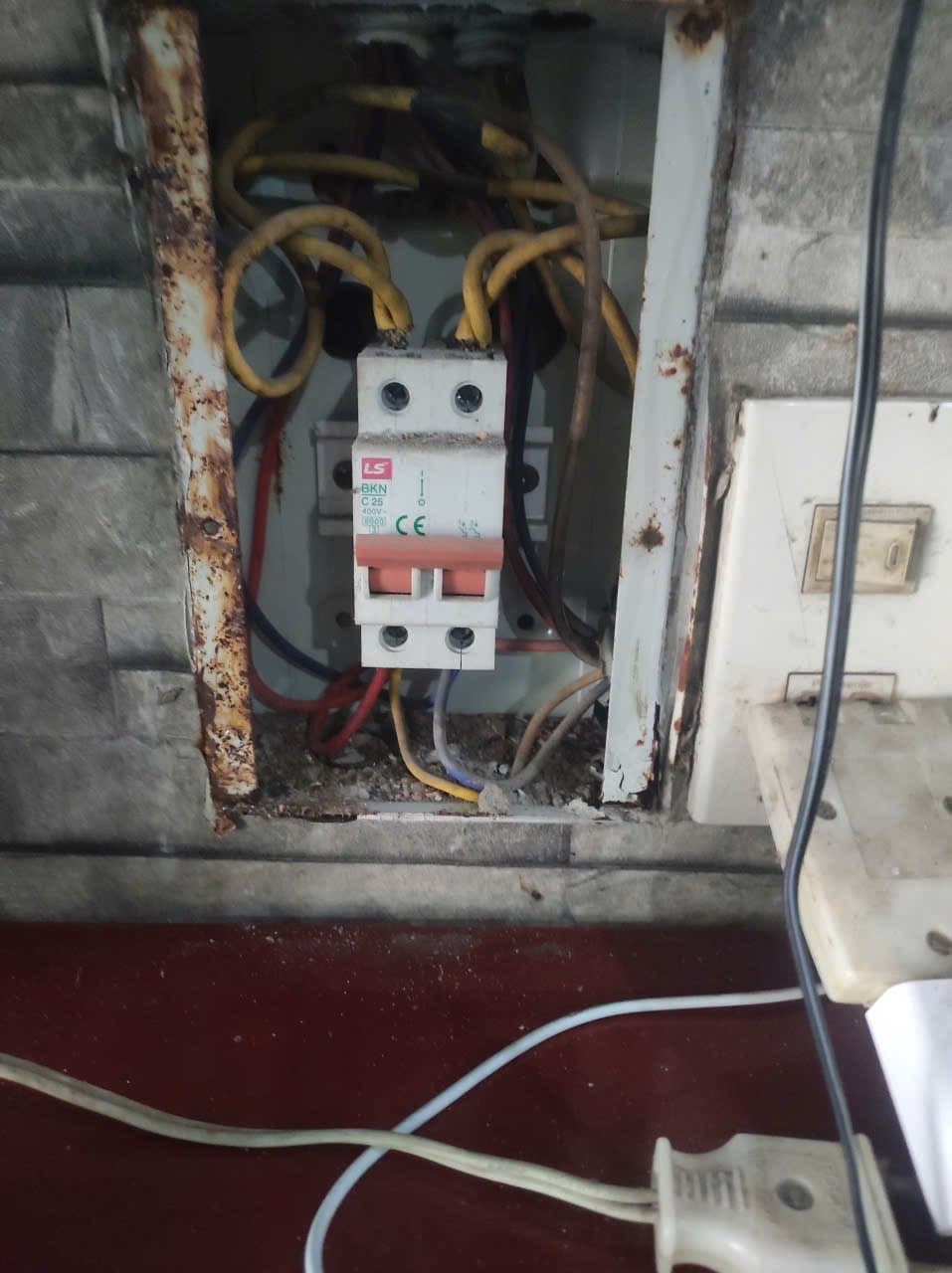 Trước sửa cầu dao tự động VONIDOK tại Quận 12 — thợ Bùi Văn An