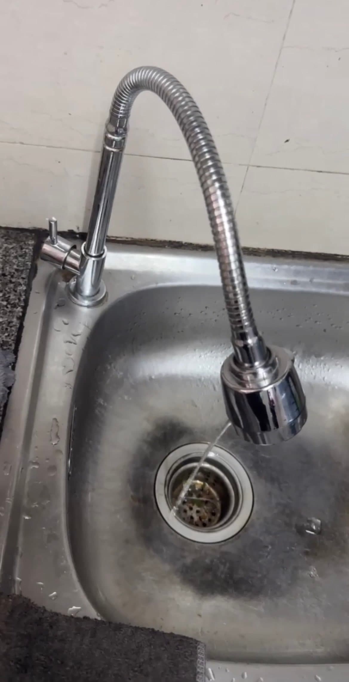 Trước sửa: Thay vòi nước bồn rửa chén inox tại TPHCM giá 450k tại TPHCM — thợ Dương Oai