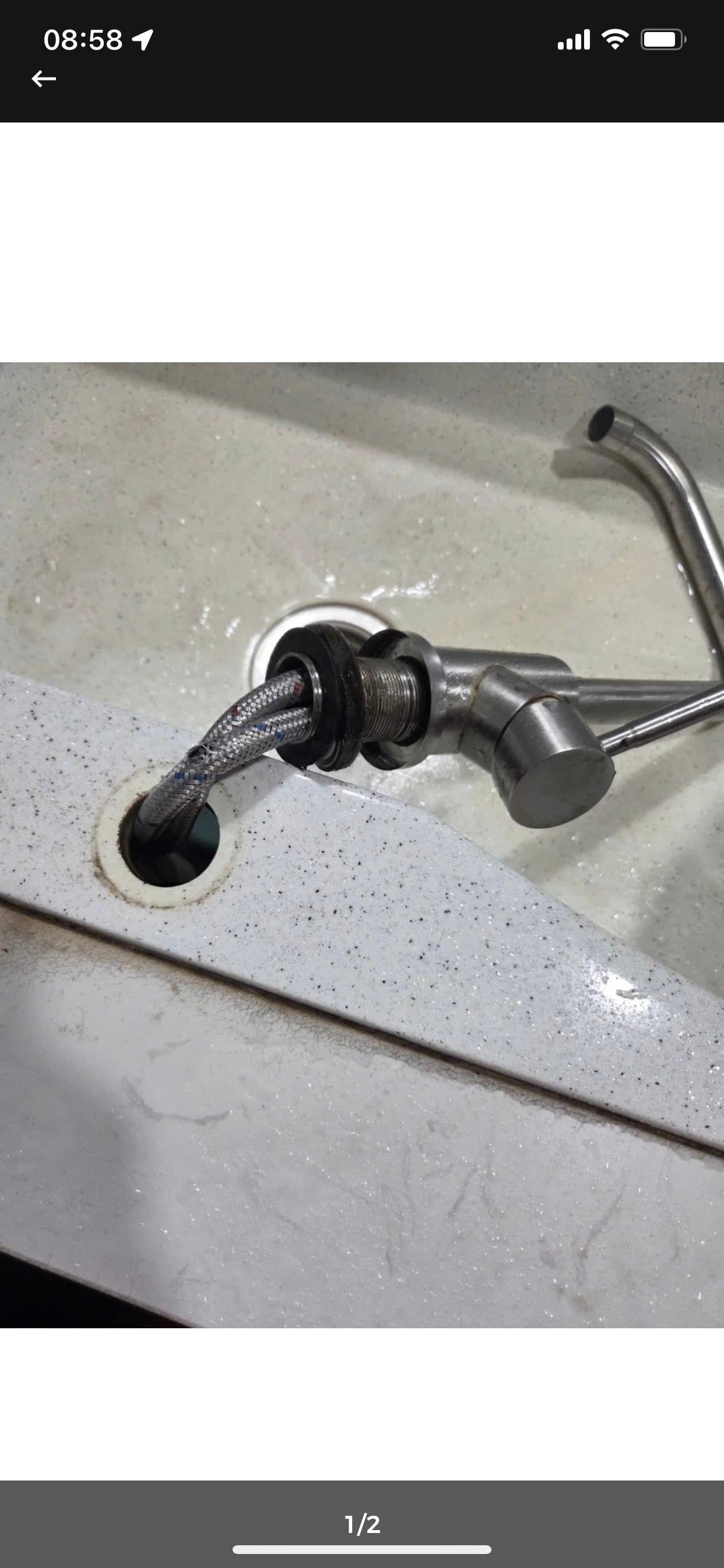 Trước sửa: Thay dây cấp vòi rửa bát bị rò rỉ tại TPHCM tại TPHCM — thợ Bùi Văn An