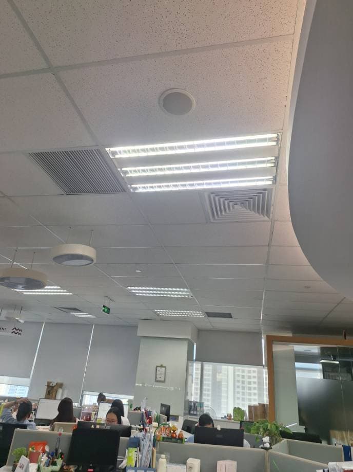 Trước sửa: Thay thế hệ thống đèn LED thanh ray âm trần tại Quận 7 tại Quận 7 — thợ Trần Quốc Đông