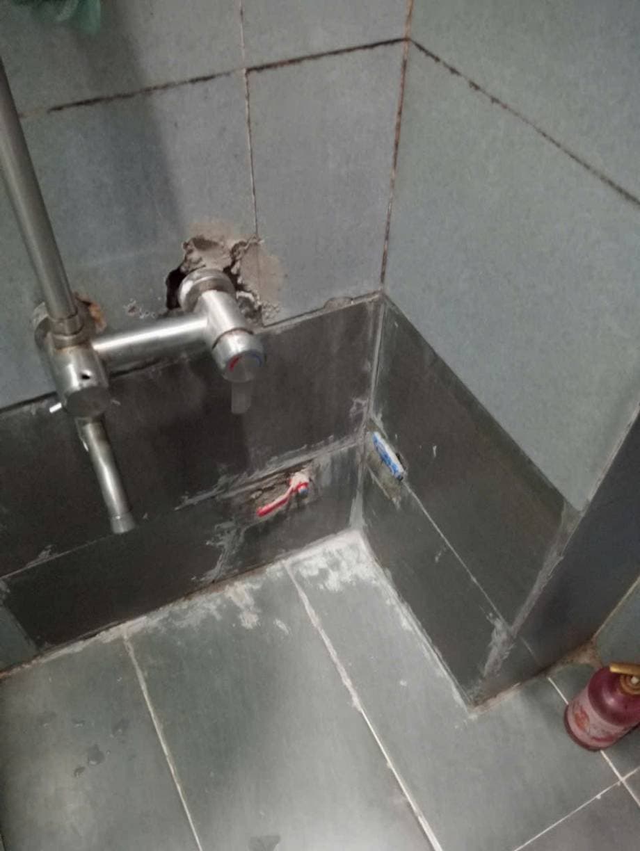 Sau khi hoàn thành sửa: Chống thấm và ốp lát lại vòi sen âm tường tại TPHCM tại TPHCM — thợ Bùi Văn Bảo