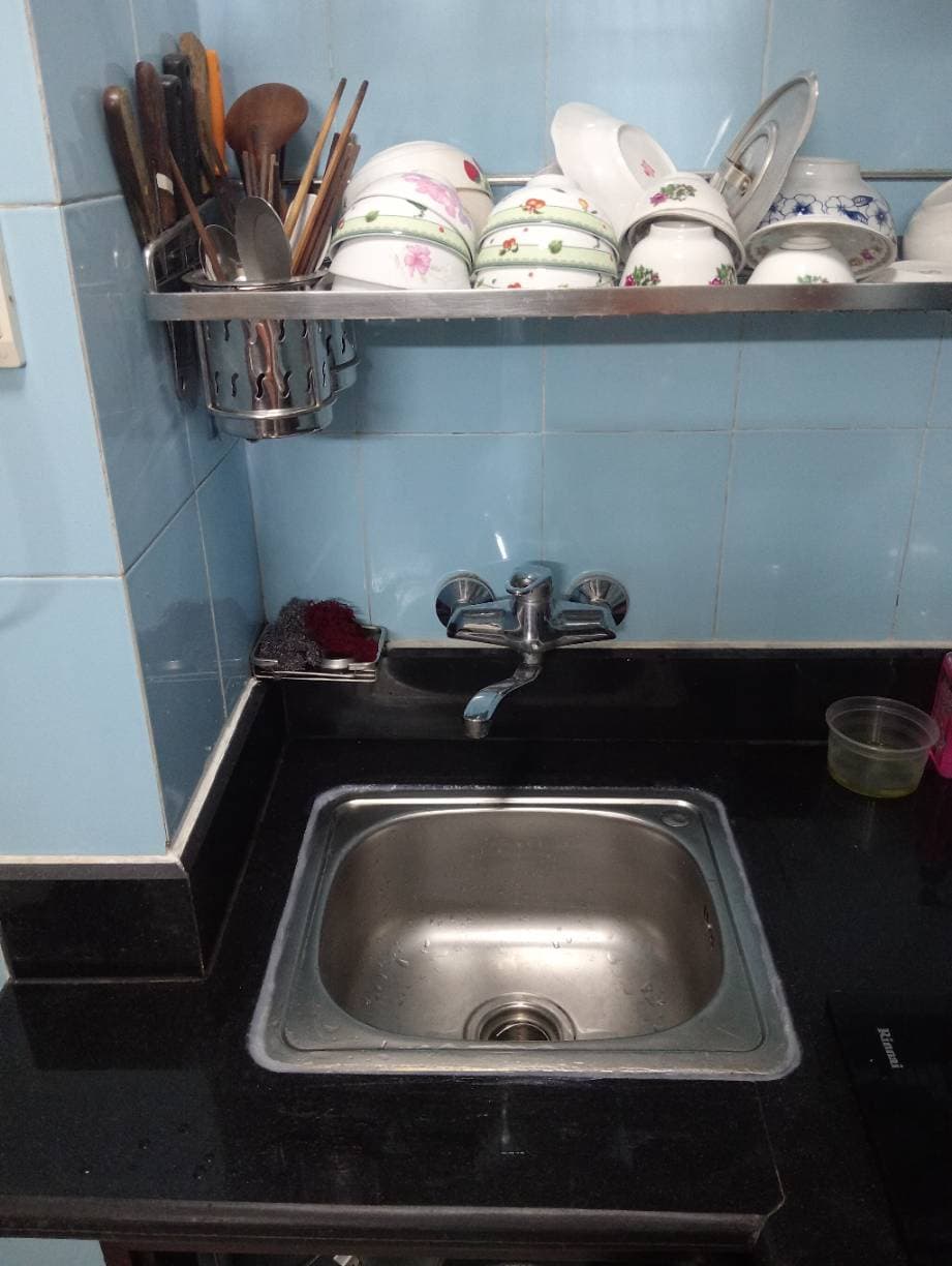 Trước sửa: Thay keo silicon chống thấm vòi rửa chén tại TPHCM tại TPHCM — thợ Võ Hồng Hải