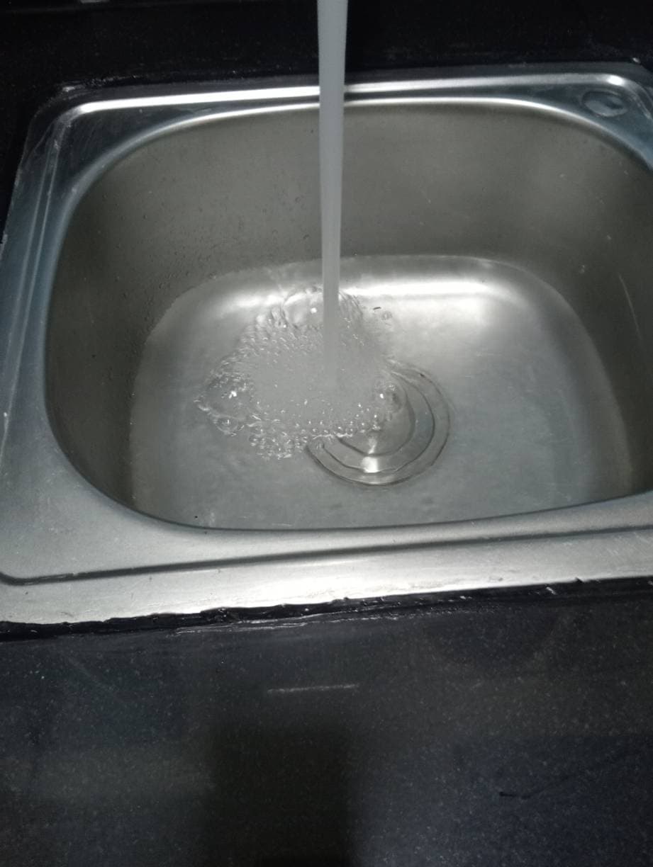 Sau khi hoàn thành sửa: Thay keo silicon chống thấm vòi rửa chén tại TPHCM tại TPHCM — thợ Võ Hồng Hải