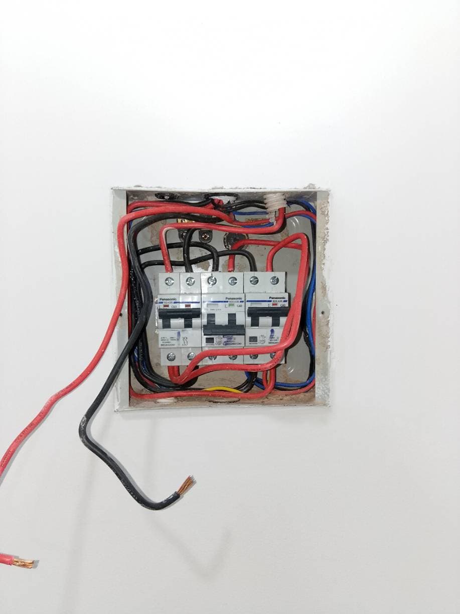 Trước sửa hộp cầu dao điện Panasonic tại Bình Tân — thợ Trương Công Việt Trân