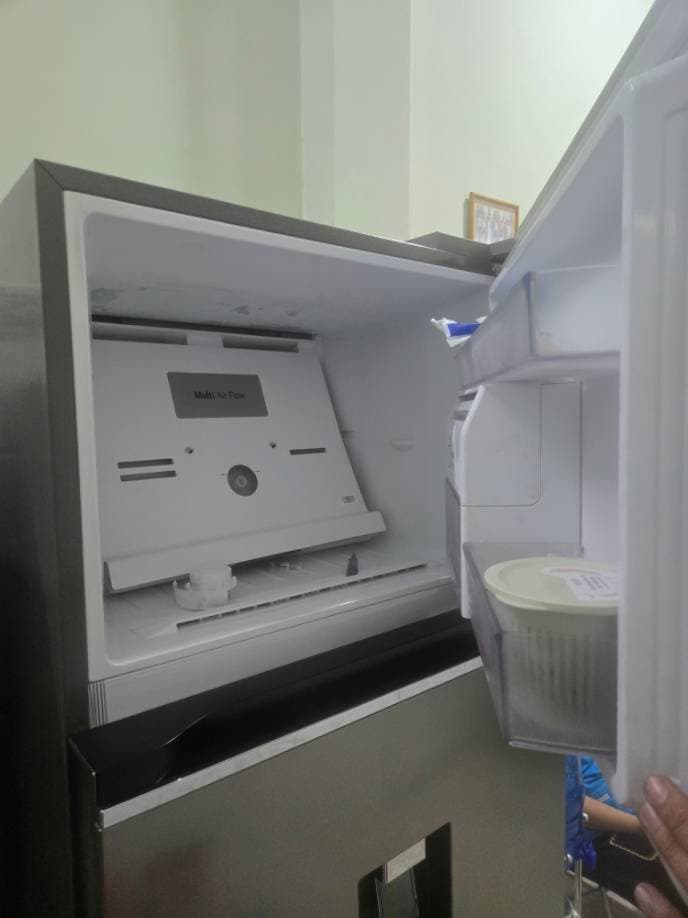 Trước sửa tủ lạnh ngăn đá trên có lấy nước ngoài LG tại Phường An Lạc, Bình Tân — thợ Lê Hữu Lộc