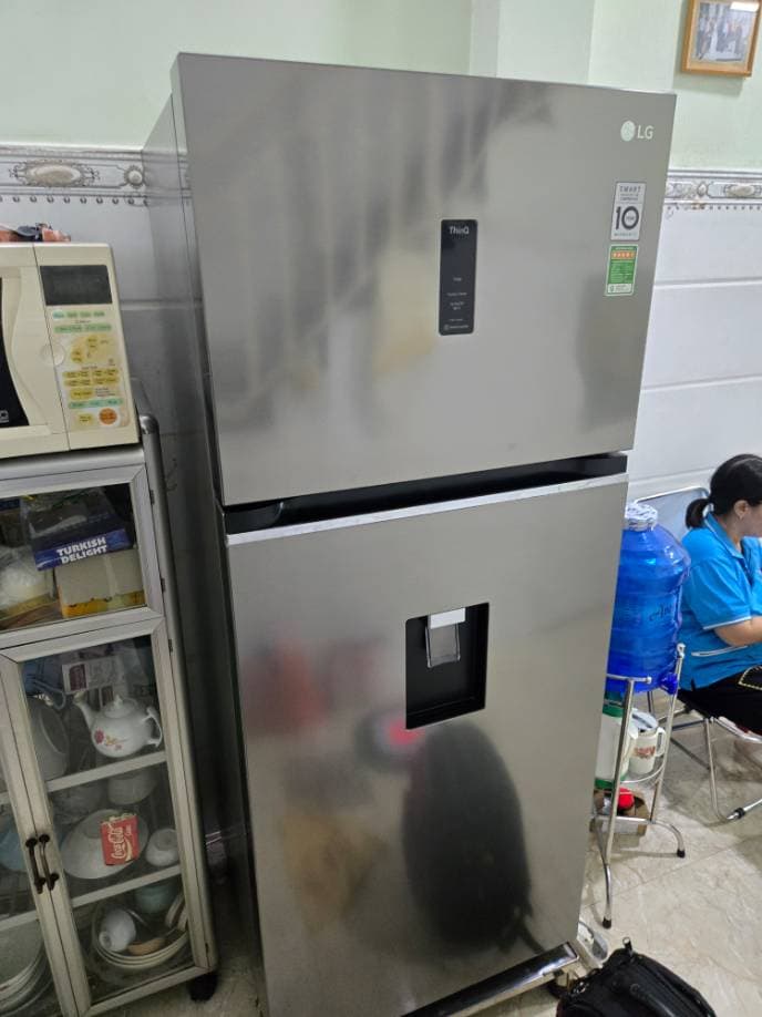 Sau khi hoàn thành sửa tủ lạnh ngăn đá trên có lấy nước ngoài LG tại Phường An Lạc, Bình Tân — thợ Lê Hữu Lộc (5 sao)