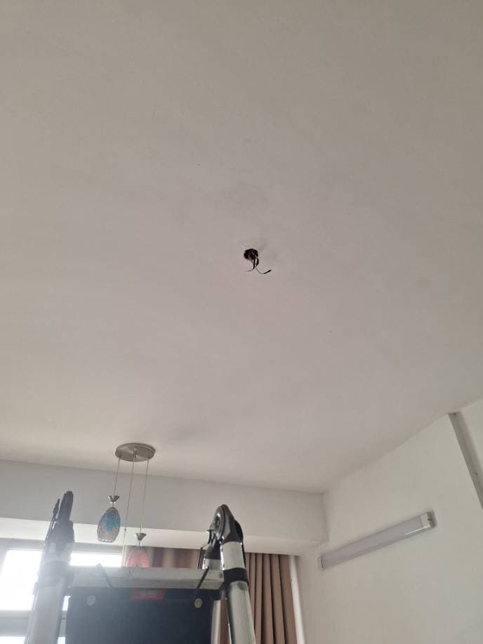 Trước sửa: Lắp đặt quạt trần có đèn LED chuyên nghiệp tại Quận 7 tại Quận 7 — thợ Trần Quốc Đông