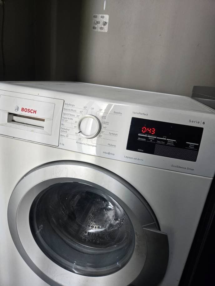 Trước sửa máy giặt lồng ngang Bosch tại Quận 2 — thợ Lê Hữu Lộc