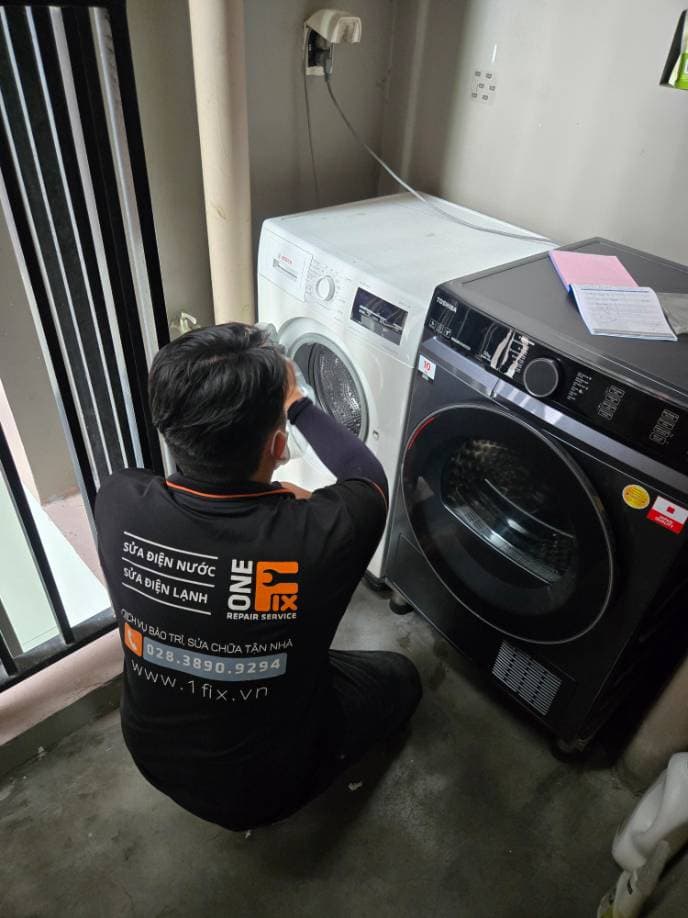 Sau khi hoàn thành sửa máy giặt lồng ngang Bosch tại Quận 2 — thợ Lê Hữu Lộc