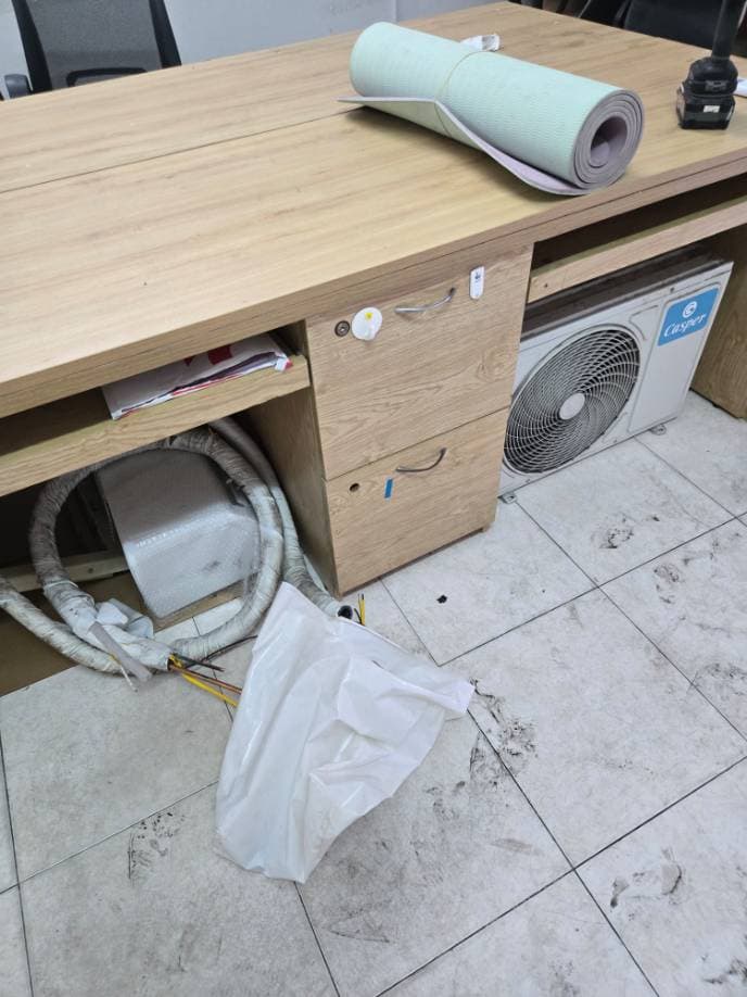 Tháo máy lạnh, TV